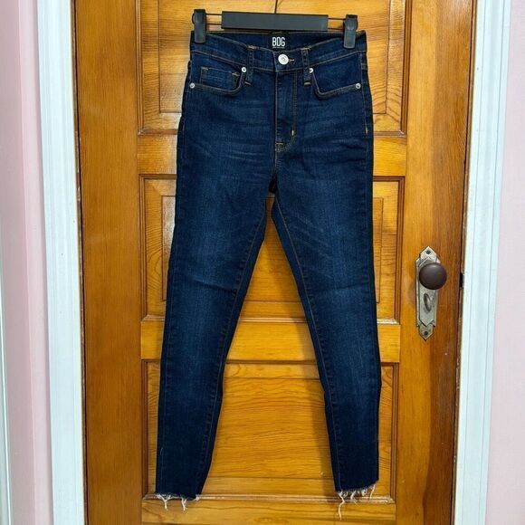 BDG UO Twig Dark Wash Blue Jeans Denim Raw Hem Women’s 24 - Picture 1 of 8